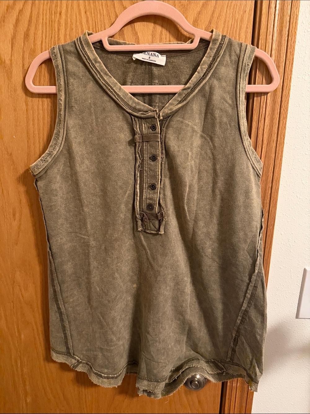 🫶🏼5 for $45!!🫶🏼 Sz S Zenana Olive/Brown Mineral-Wash Sleeveless Henley